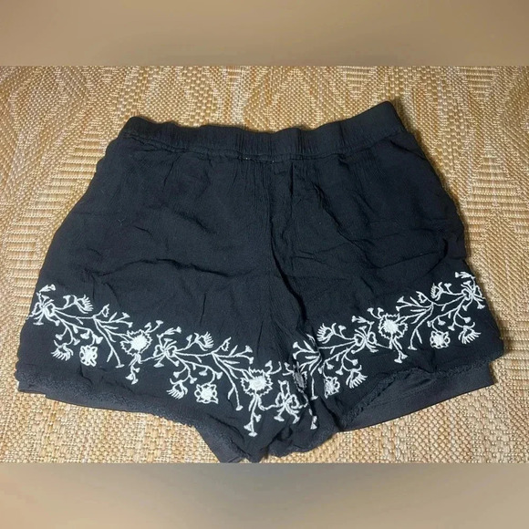 LA Hearts Pacsun Women's Black Shorts,White Embroidery,Lace Trim,Size M,Relaxed - Picture 5 of 10